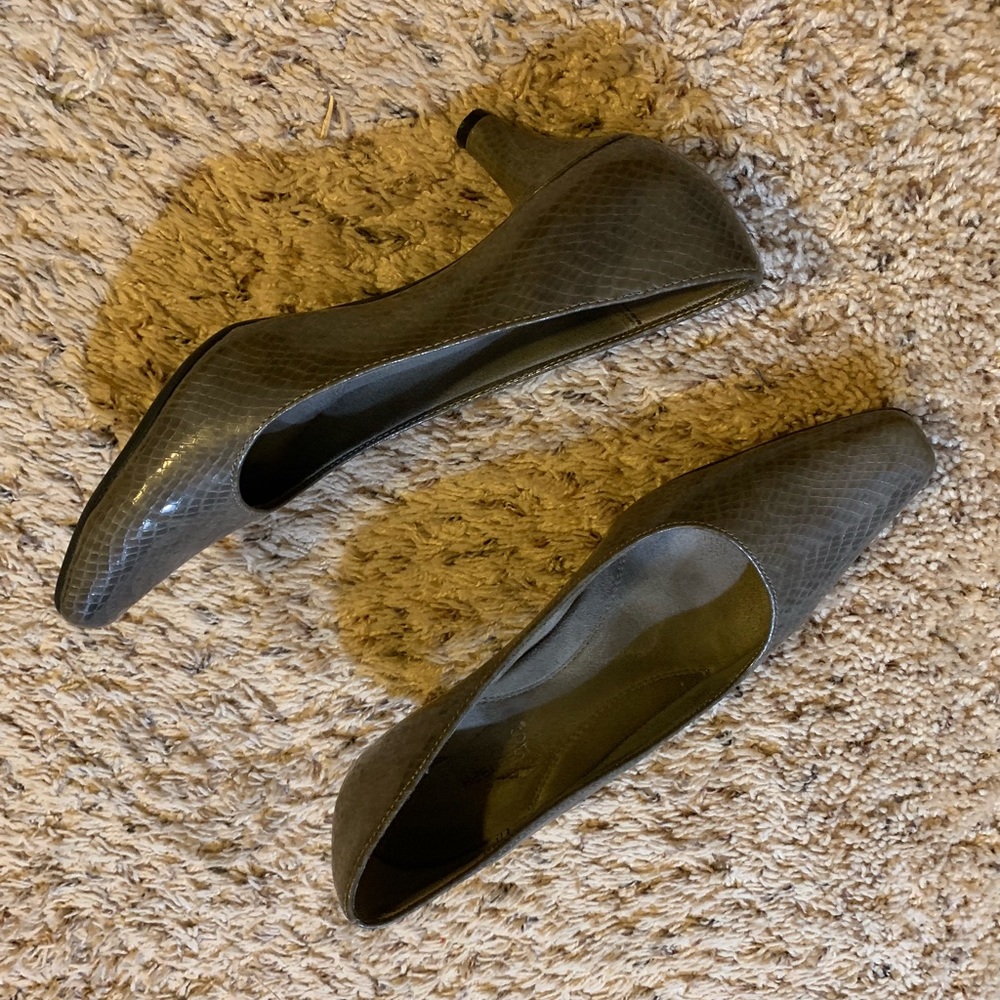 Aerosoles gray pumps